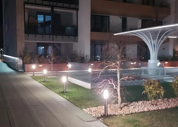 Lau Qualis Zona Coresi Mall